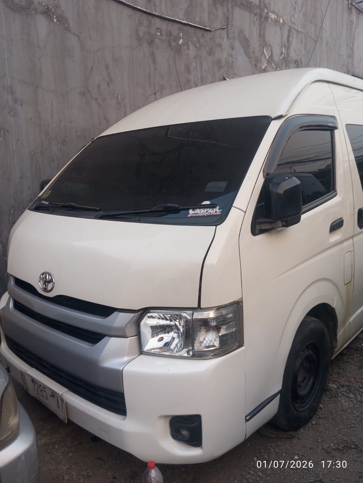 Toyota Hiace Commuter