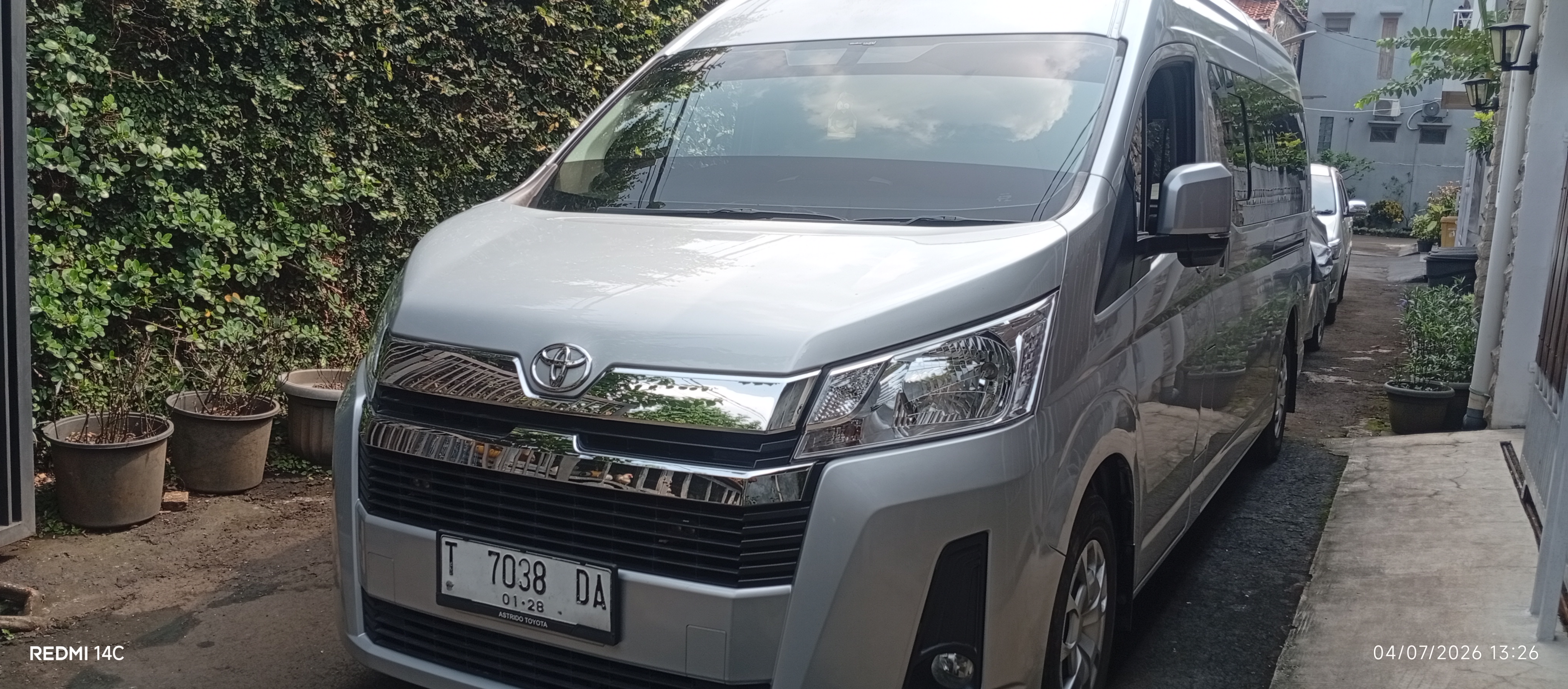 Toyota Hiace Premio
